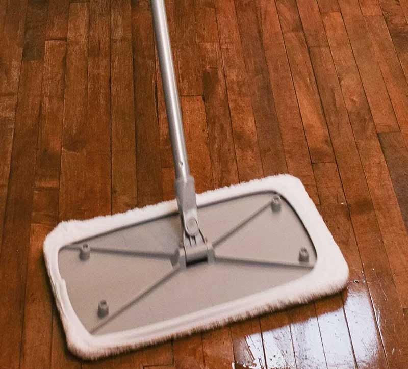 Image of the Speed Cleaning floor mop cleaning and shining a wood floor.